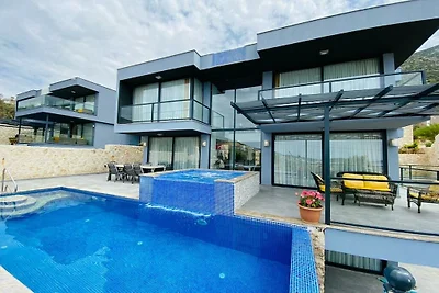 Villa in Kalkan mit Schwimmbecken