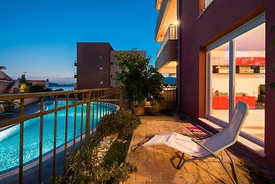 Elegant Hideaway Apartment with Pool - Two Be...