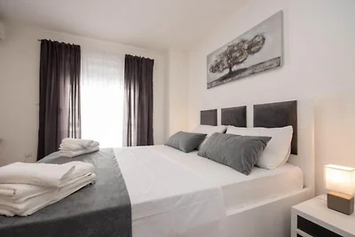 Villa Tomi  - Classic One Bedroom Apartment W...