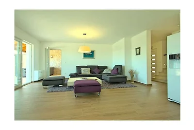 Villa in Rošini mit Schwimmbecken