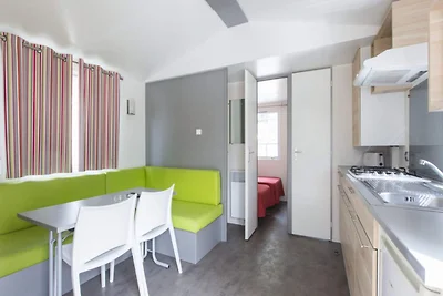 Bungalow mit Terrasse und Parkplatz