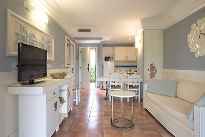 Spacious apartment in Sardegna with a swimmin...