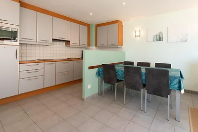 Appartement met terras en zijdelings zeezicht
