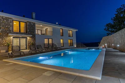 Villa in Crikvenica mit Schwimmbecken