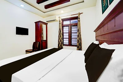 Hotel O DH Road Ernakulam