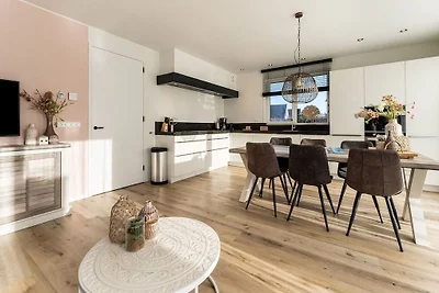 Moderne Villa in der Nähe des Strandes von...