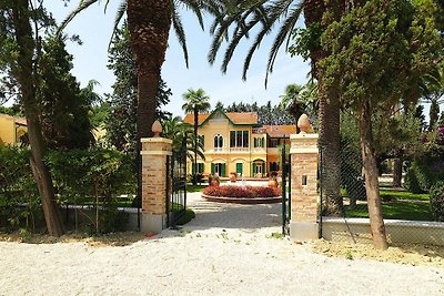Villa Rosella Resort