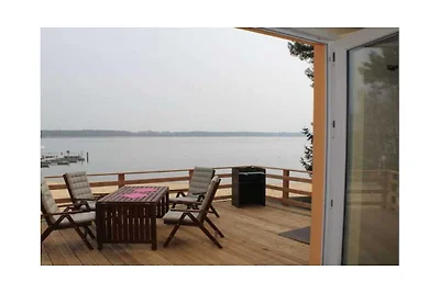 Holiday home with lake view