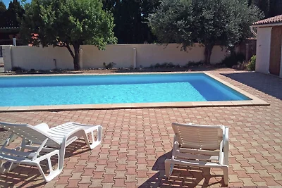 Bella casa vacanza con piscina a Argeliers