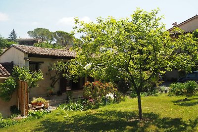 Klein vakantiehuis met privé terras en gedeel...