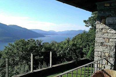 Ferienhaus in Brissago mit Schwimmbecken