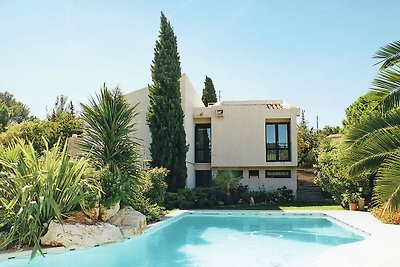 Modernes Ferienhaus mit Swimmingpool in...
