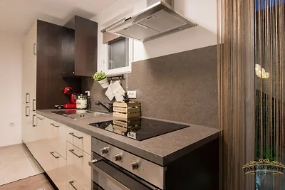 Downtown Koper Spacious Apartment with Balcon...