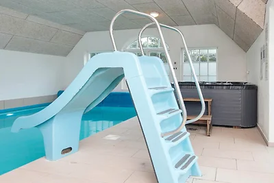 Luxus-Poolhaus in Strandnahe -- By Traum...