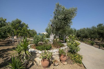 Villa moderna a Sfakaki con piscina