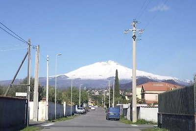 Camera con cucina e giardino con vista...