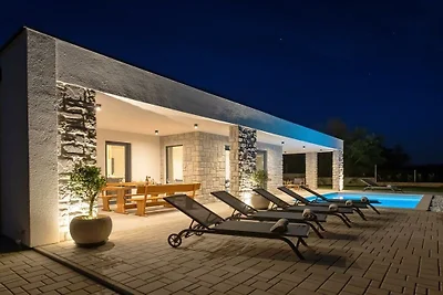 Villa in Buje mit Schwimmbecken