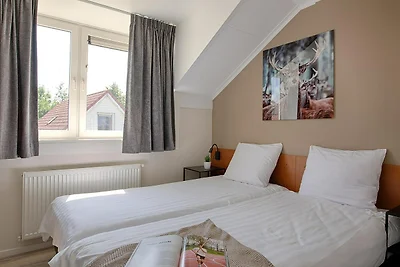 Villa in Maaspark mit Seeblick