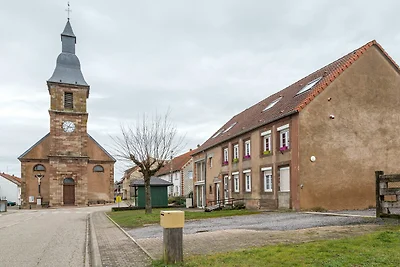 Renoviertes Dorfhaus mit eingezäuntem Garten