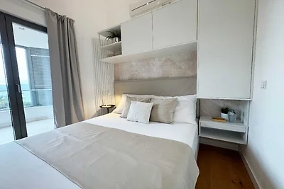 Spazioso appartamento in villa con vista mare