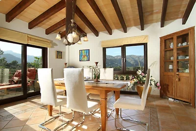 Mallorcanische Bergaussichtsvilla für 8...
