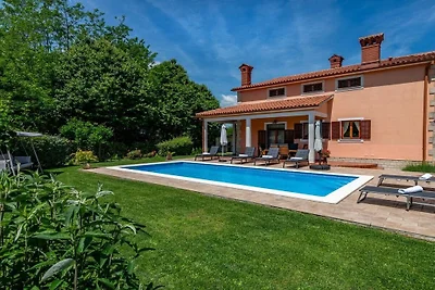 Villa in Santalezi mit Schwimmbecken