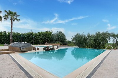 Modernes Ferienhaus in Carlentini mit Pool