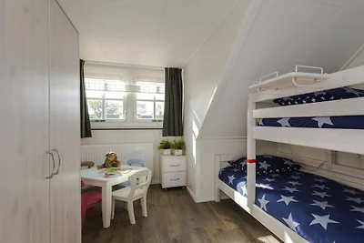 Ferienhaus in Nes mit Schwimmbecken