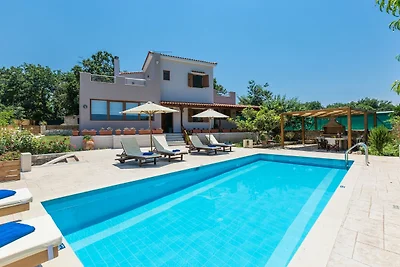 Ruhige Villa mit großem Pool in Rethymno