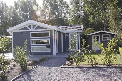 Grazioso chalet vicino ad un lago balneabile