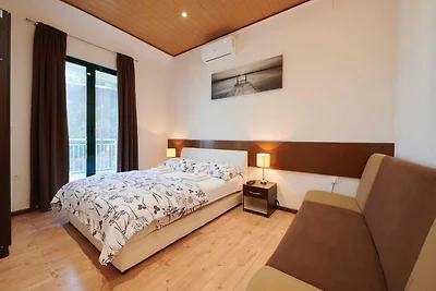 Apartment Vujina mit Terrasse