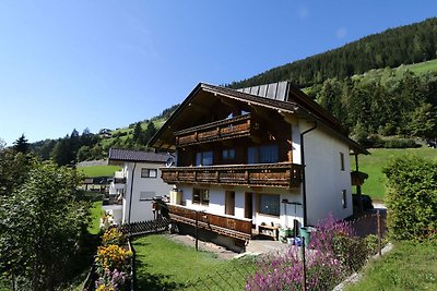 Appartement in Mayrhofen met een balkon