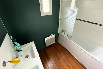 Villa in Hourtin met bos en zwembad