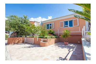 Ferienhaus in Podgora mit Schwimmbecken