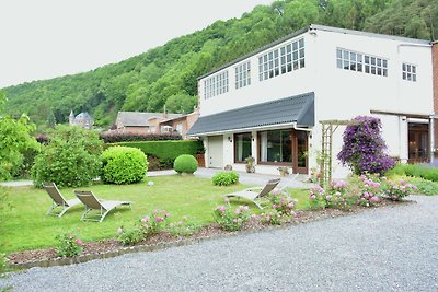 Luxe huis in Hamoir met kleurrijke tuin