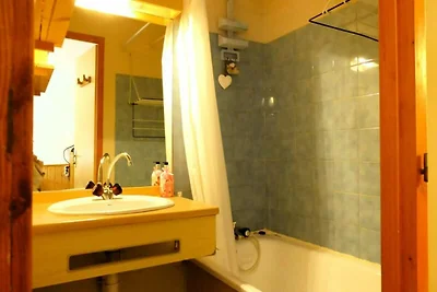 Apartment in den Alpen mit Pool und Terrasse