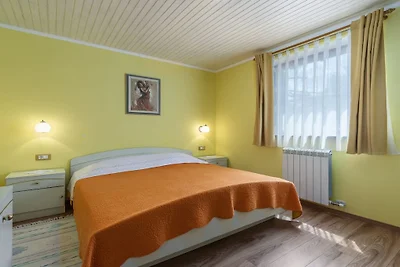Ferienhaus in Tinjan mit Schwimmbecken