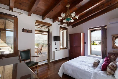 Villa in Garazo mit Pool und Bergblick