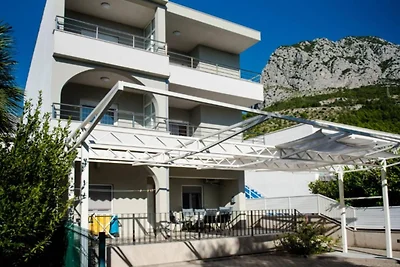 One Bedroom Apartment with sea wiev 4