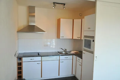 Modernes Haus im Erdgeschoss mit Terrasse