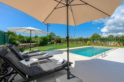 Villa in Višnjan mit Schwimmbecken