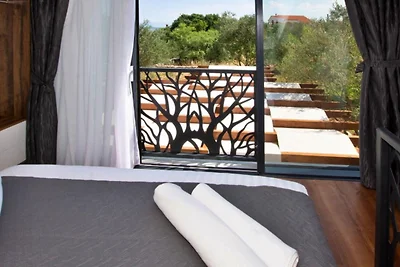 Capisanta Stone Cottage - One Bedroom Holiday...