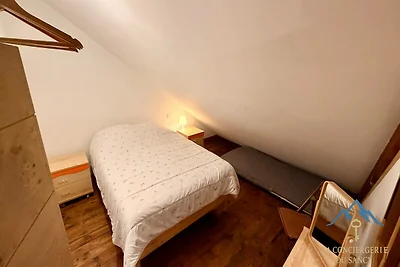 Coin luxuriant près du bistro