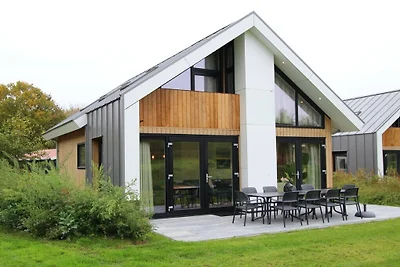 Villa in Hellevoetsluis mit Terrasse