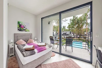 Zweistöckiges Ferienhaus mit Garten und Pool