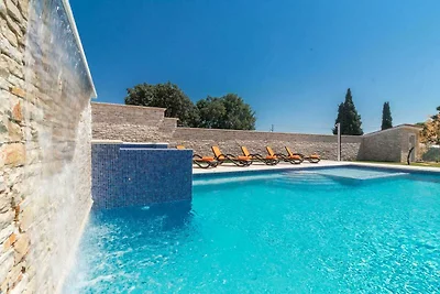 Luxuriöse Villa in Valtura mit privatem Pool