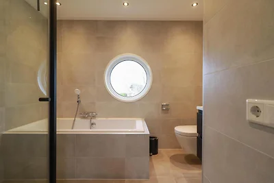 Eleganter Bungalow am Wasser für 6 Personen