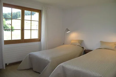 Vakantiehuis in Schönried met zwembad