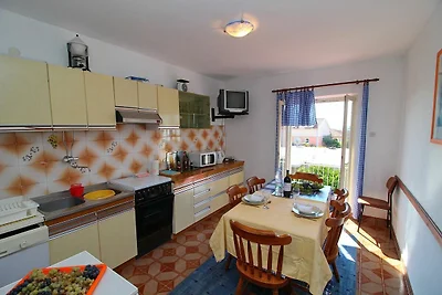 Apartment mit drei Schlafzimmern und Terrasse