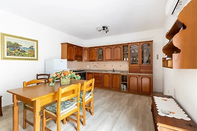 Freistehende Villa mit Garten und Klimaanlage